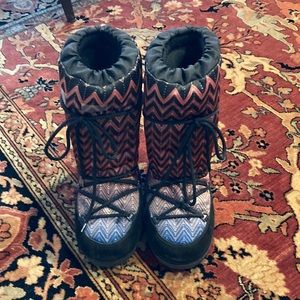 Missoni moon boots. Size on bottom says 35 37. Excellent used condition